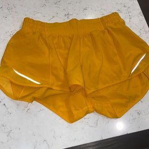 LULULEMON HOTTY HOT 2.5” MANGO